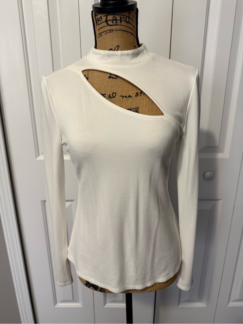 Halogen Cream Long-Sleeve Top with Asymmetric Chest Cutout
